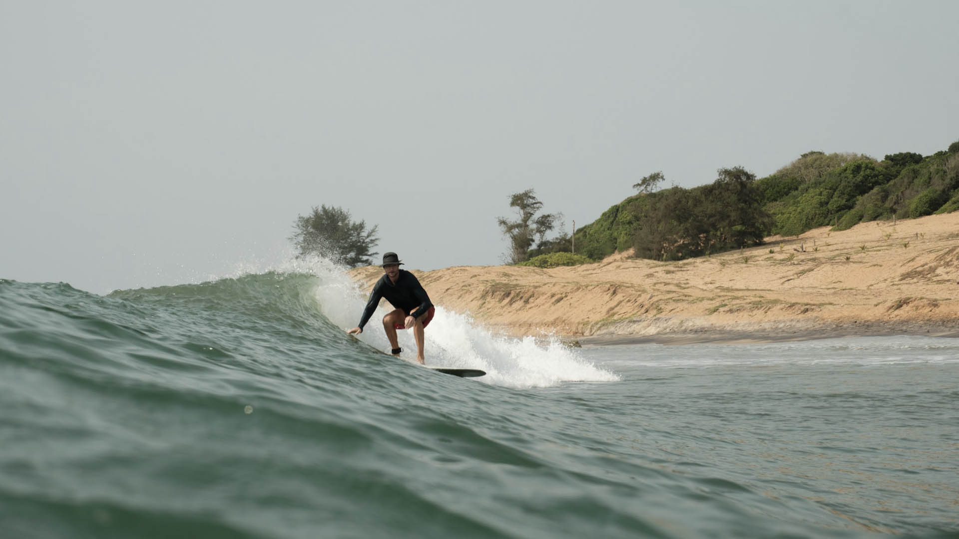 Surfing Sri Lanka - A Paradise for Wave Enthusiasts