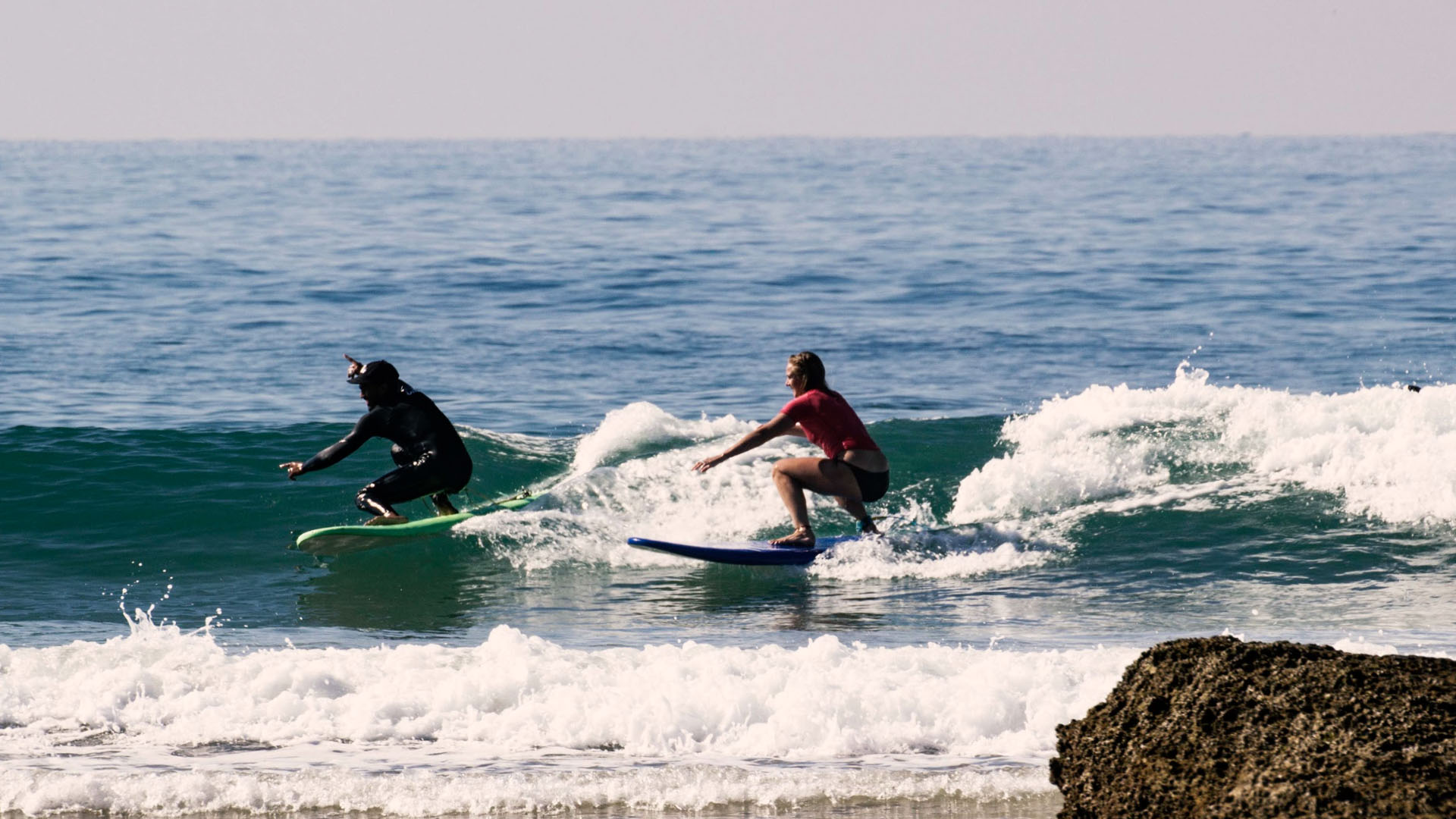 Diagram comparing wave length- long peeling point break vs short closing beach break