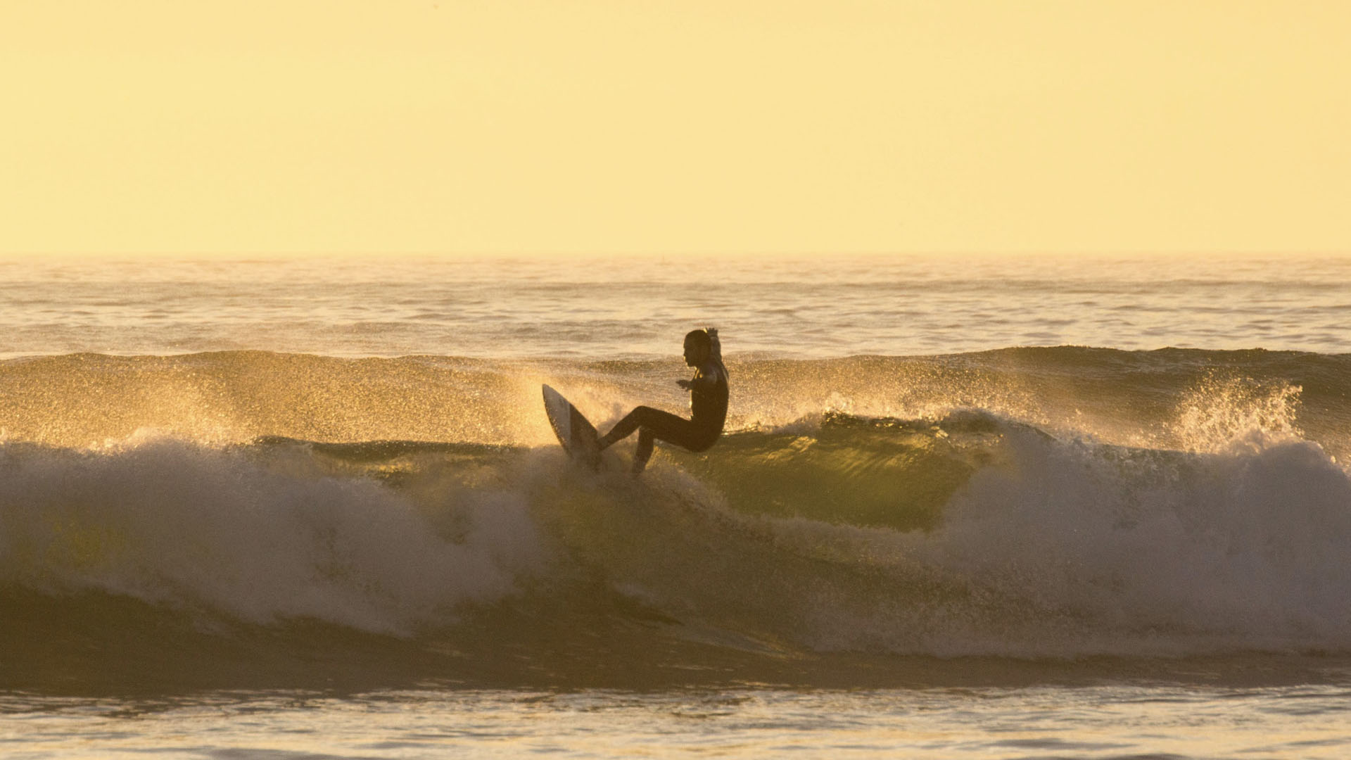 Summer surfing Morocco – boardshorts and small waves at Banana Point