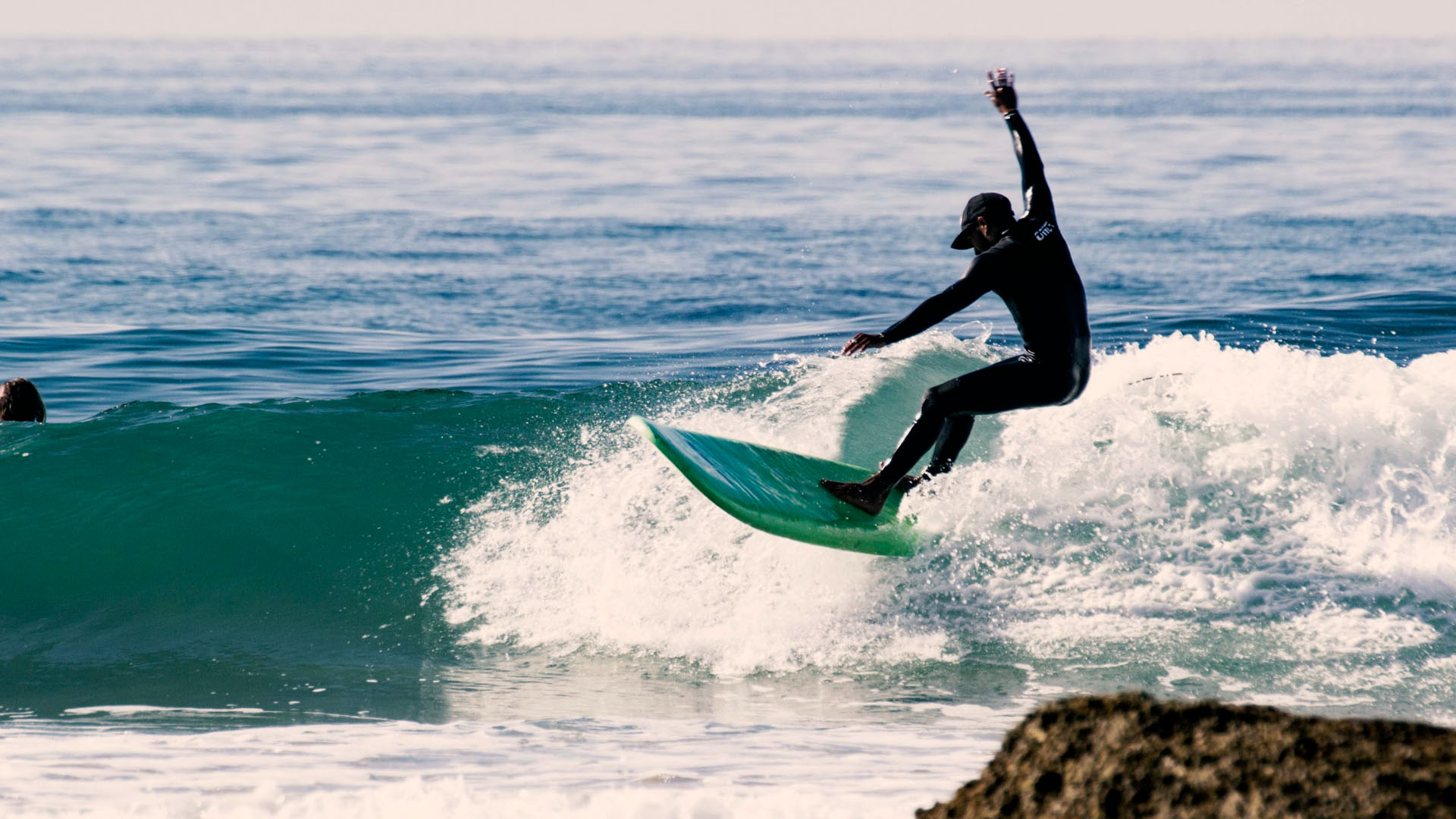 Comparison of point break (long peeling wave) vs beach break (closing wave)